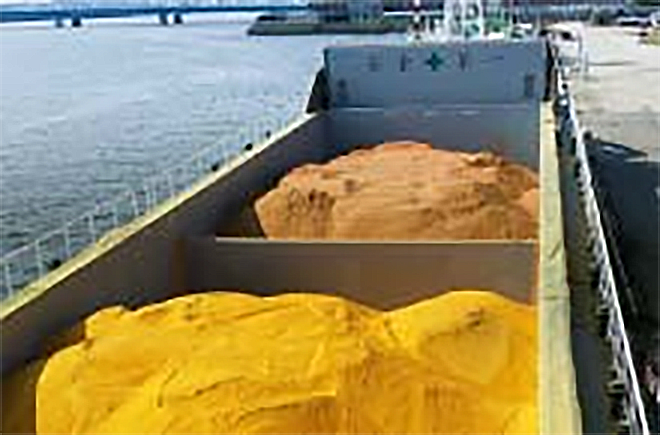 飼料輸送での移動隔壁使用例