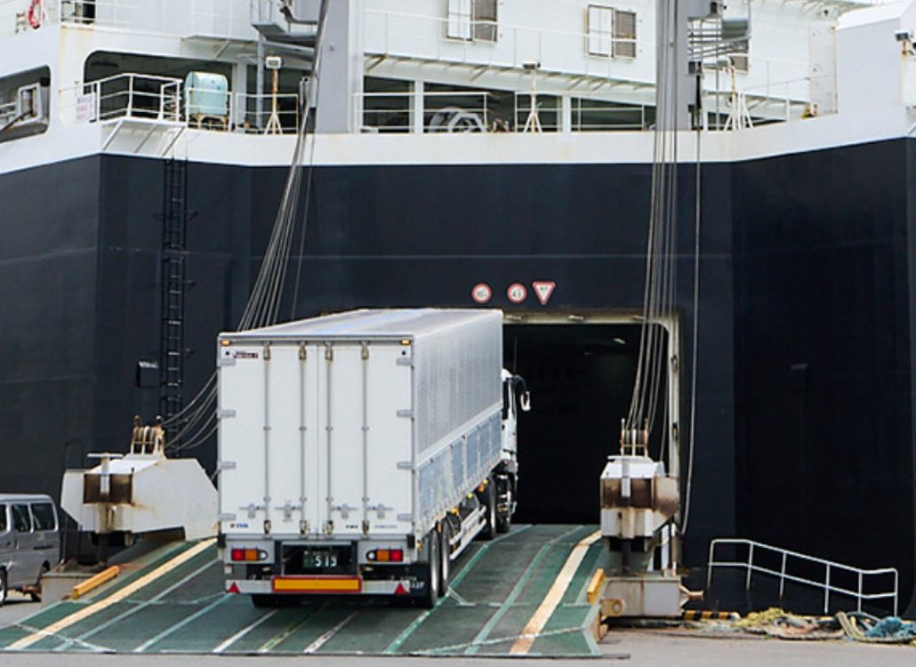 RORO船のランプウェイ